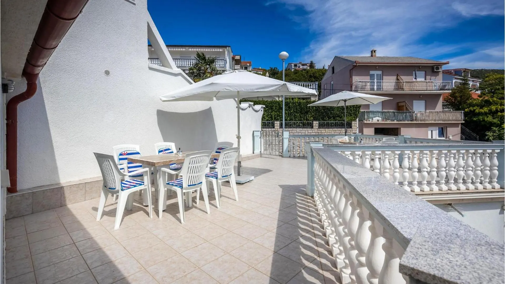 Lovely Apartment In Crikvenica With Wifi 0*,